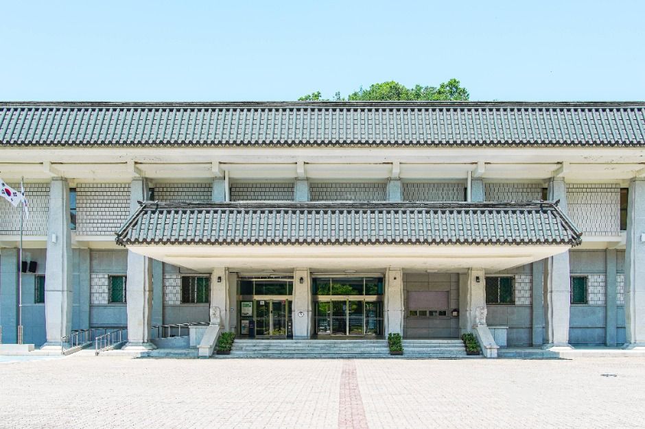 Andong City Museum & Open-Air Folk Village — Andong Woryeonggyo Bridge & Andong Lake