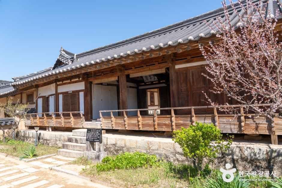 Andong Hahoe Village — Andong Hahoe Village & Byeongsan Seowon