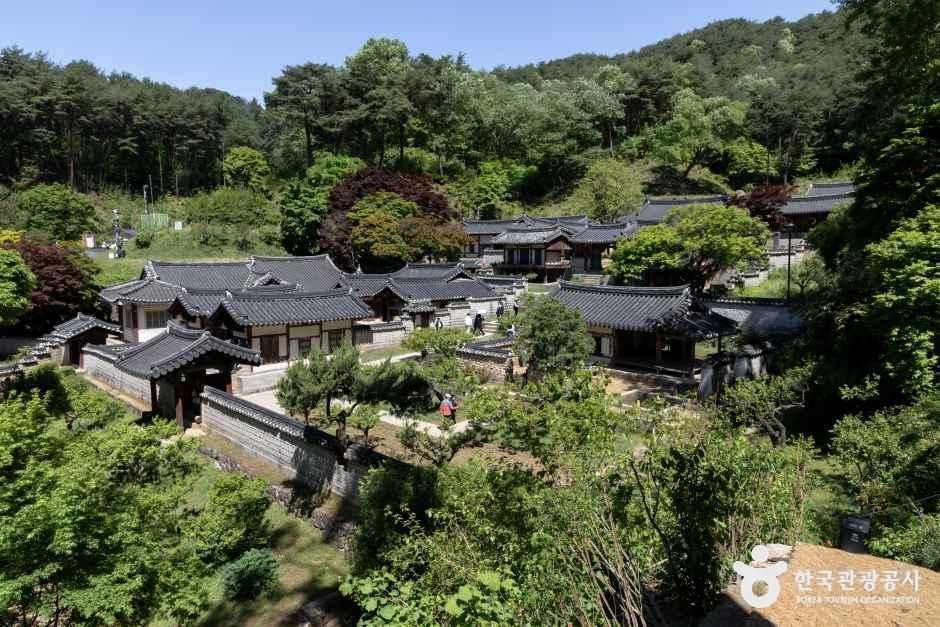 Dosan Seowon — Andong Dosan Seowon & Yekki Village