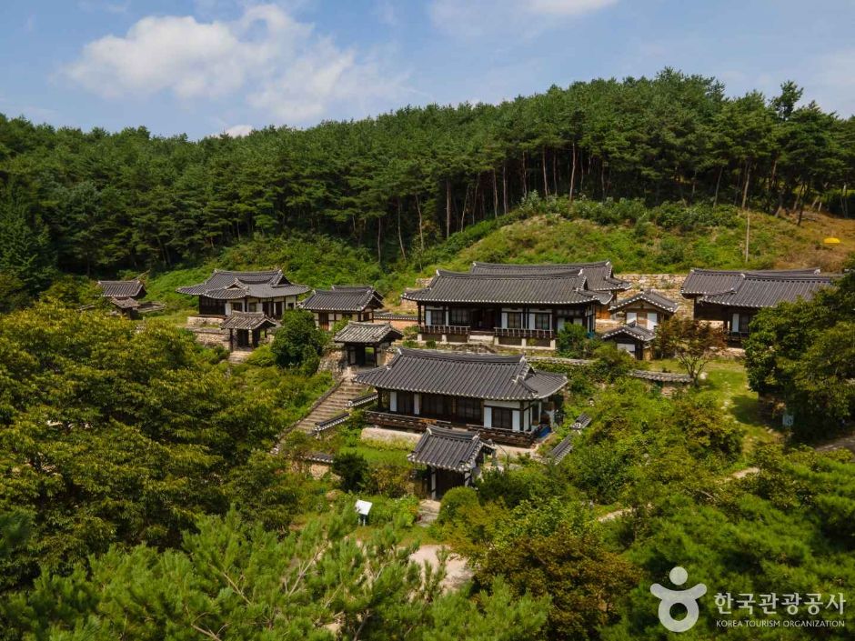Gunja Village — Andong Dosan Seowon & Yekki Village
