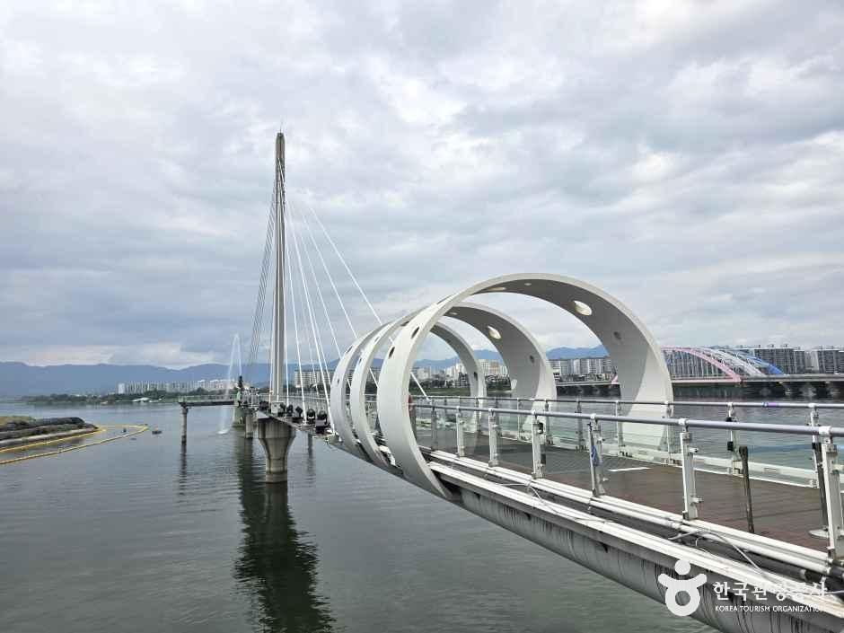 Soyanggang Skywalk — Chuncheon Soyanggang River & Geunhwa-dong