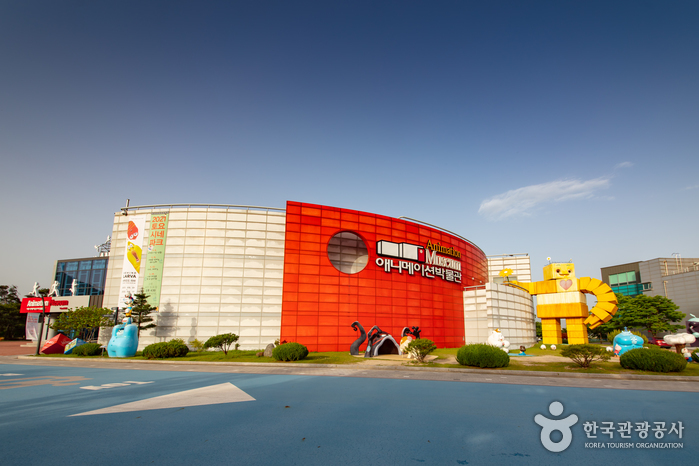 Chuncheon Animation Museum & Toy Robot Museum — Chuncheon Uiam Lake & Samaksan