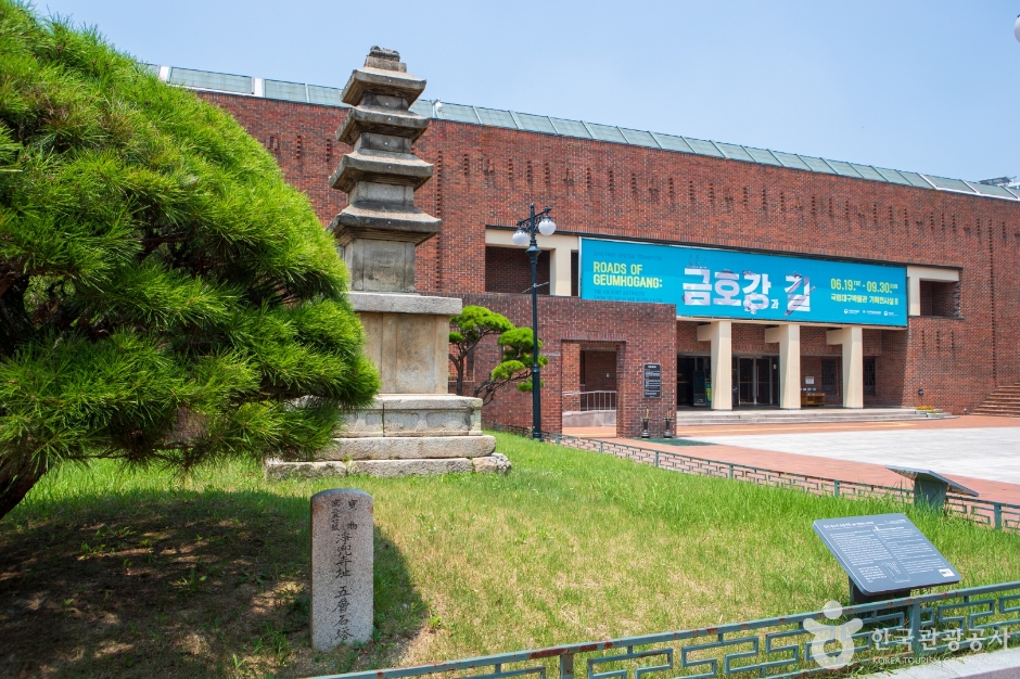 National Daegu Museum — Daegu Suseongmot & Deulan-gil