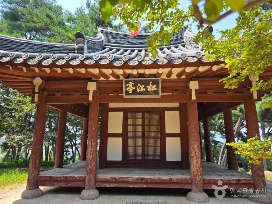 Songgangjeong Pavilion — Damyang Myeongokheon, Songgangjeong & Myeonangjeong