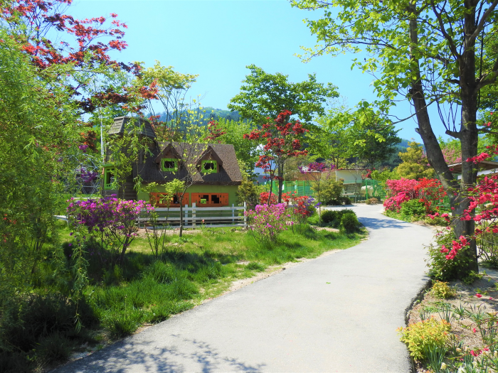 Morning Calm Family Zoo — Gapyeong Sangmyeon, Morning Calm & Jat Hyanggi