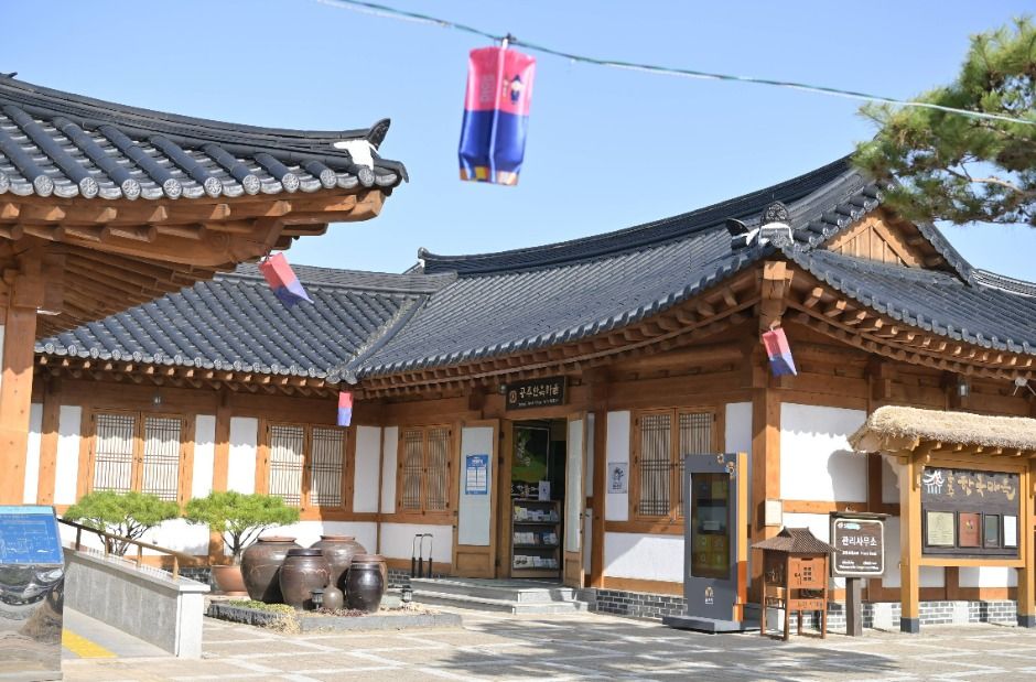 Gongju Hanok Village — Gongju Muryeong Tomb, Museum & Gomanaru