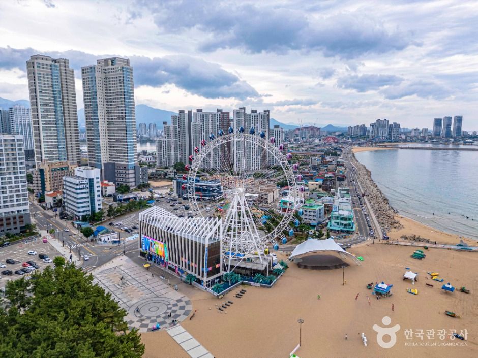 Sokcho Eye Ferris Wheel — Sokcho Cheongho-dong & Sokcho Beach