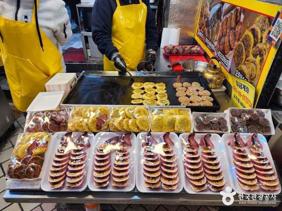 Sokcho Tourist & Fish Market — Sokcho Jungang Market & Dongmyeong