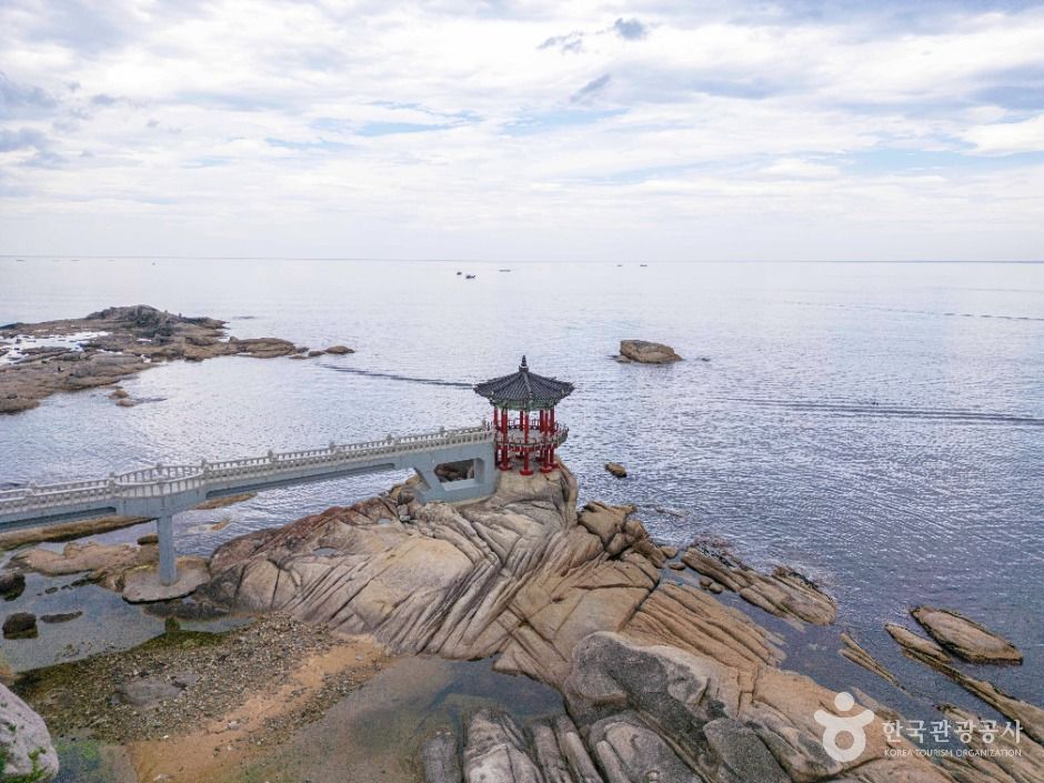 Yeonggeumjeong Pavilion — Sokcho Jungang Market & Dongmyeong