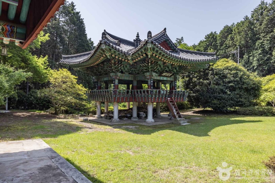 Miraesa Temple — Tongyeong Mireuk Island & Cable Car