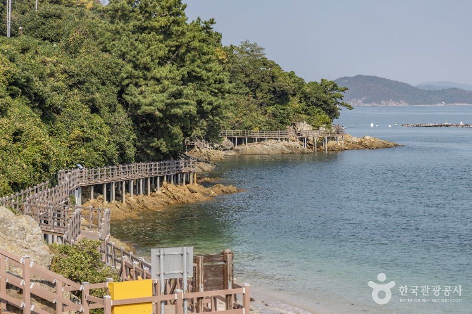 Mansando and Yeondaedo Cruise — Tongyeong Sanyang Coast & Dalah Park
