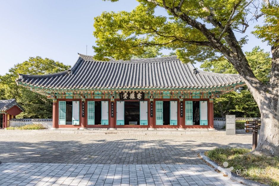 Jeseungdang Shrine — Tongyeong Yi Sun-sin Park & Hansando