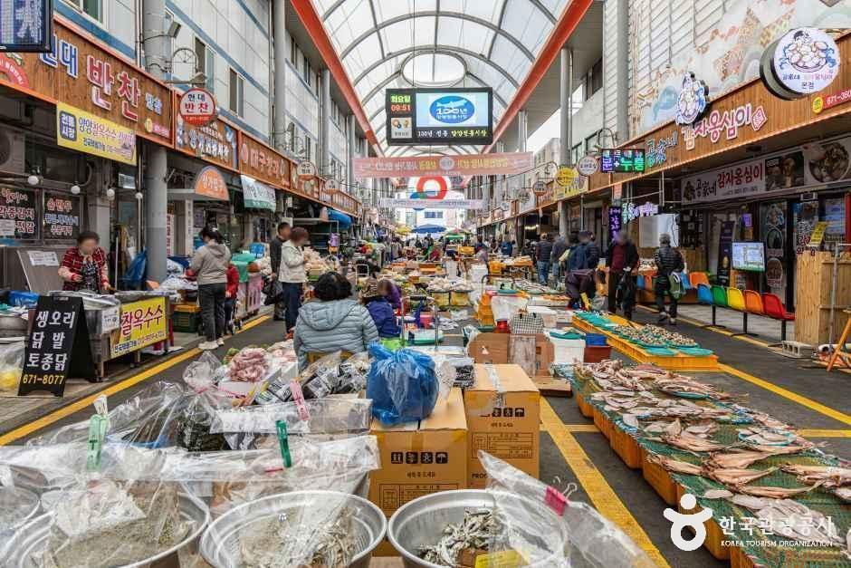 Yangyang Traditional Market — Yangyang Yangyang Town & Namdaecheon
