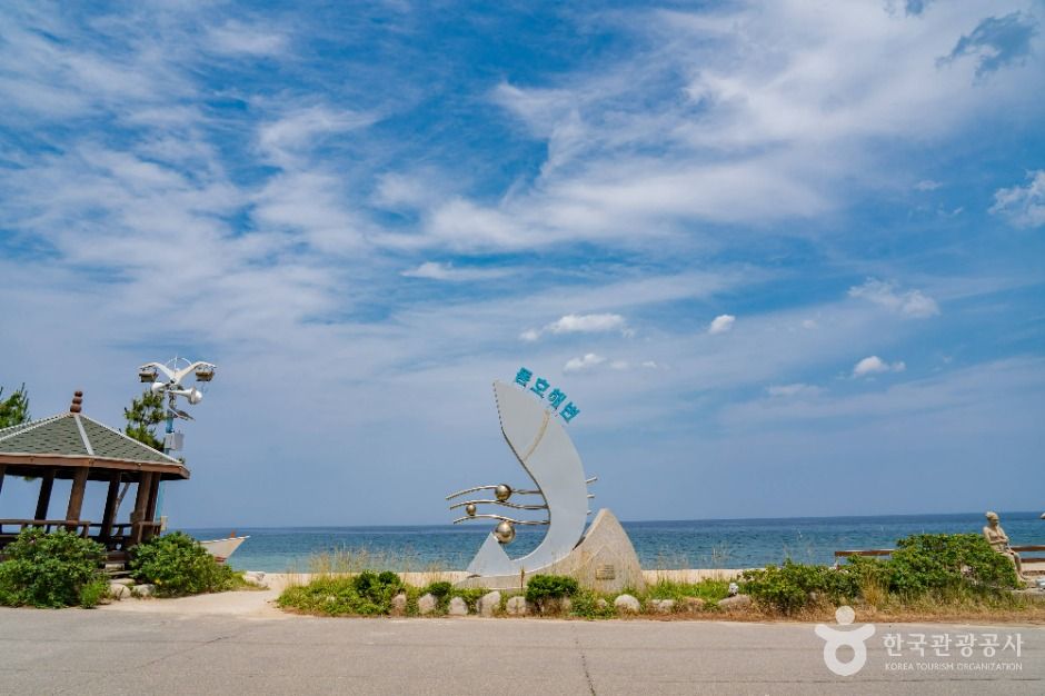 Dongho Beach — Yangyang Hajodae, Gisamun & Dongho