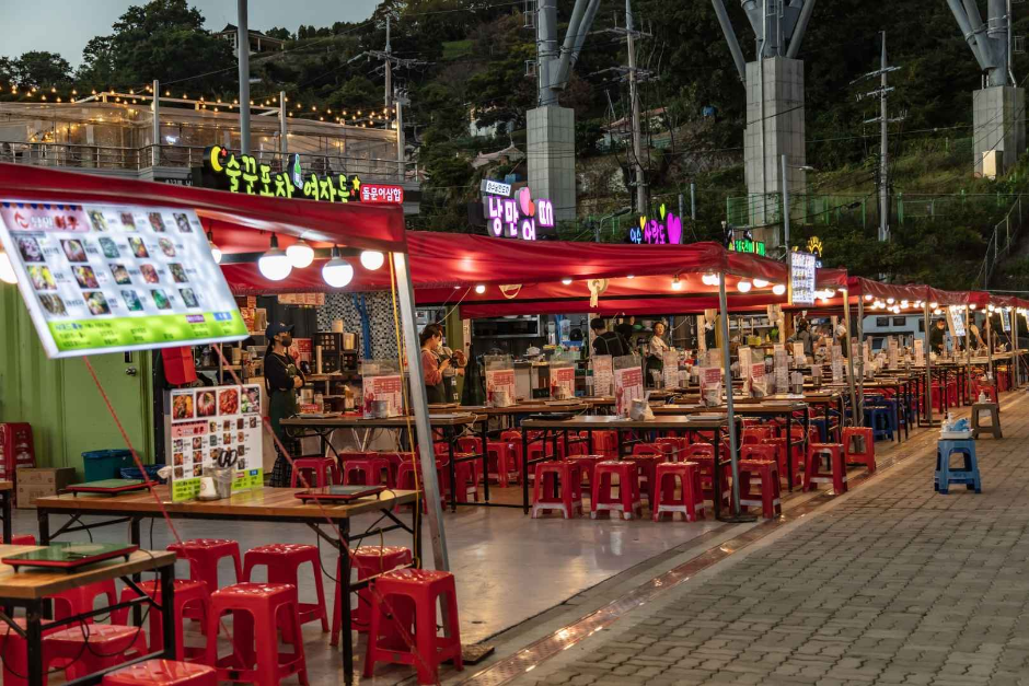 Yeosu Nangman Pocha Street — Yeosu Old Downtown, Isunsin Square & Nangman Pocha